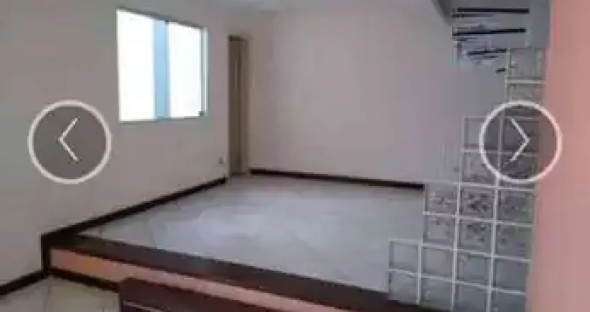 Oportunidade imperdível! Casa ampla com piscina a 500 m da Casa de Saúde