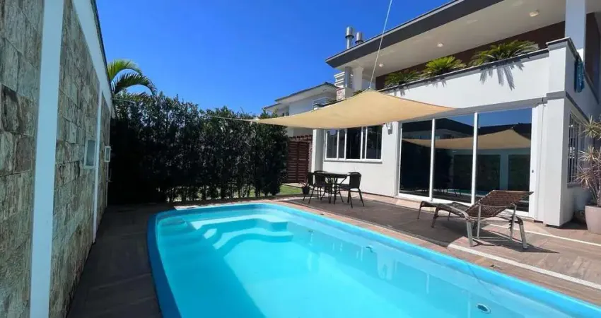 Casa à venda, no Bairro Pedra Branca, Palhoça-SC, com 4 quartos, sendo 1 suíte, com 2 vagas