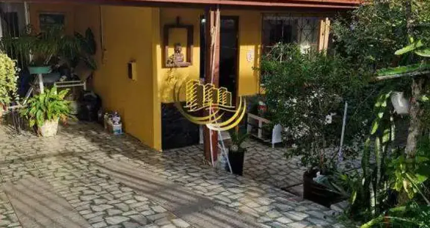Casa à venda, no Bairro Barreiros, São José-SC, com 3 quartos, sendo , com 2 vagas