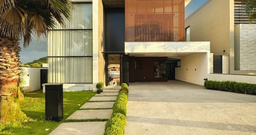 Casa à Venda Alto Padrão no Condomínio Real Park Arujá - Aruã