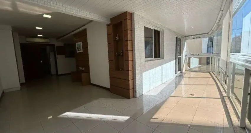 Frente, sol da manhã, 3 quartos com 2 suítes na Praia da Costa!