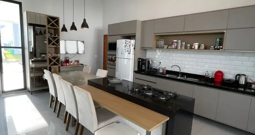 CASA TÉRREA COM 3 SUÍTES À VENDA, 380m2 - FLORAIS DA MATA