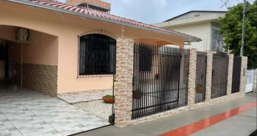 Casa à venda em Balneário Camboriú, Nações, com 3 quartos, com 160 m²