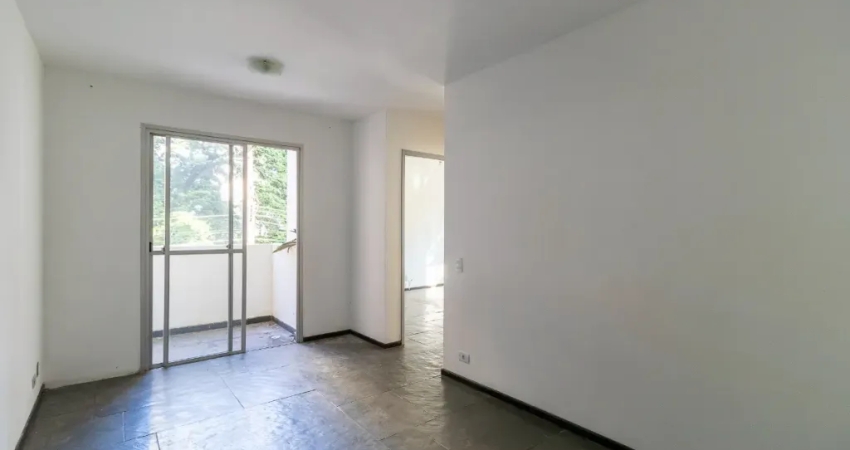 Apresentamos este acolhedor apartamento de 51m², situado em uma localização privilegiada de Moema Pássaros.