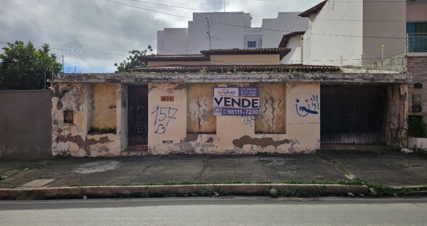 Casa a venda  de 3 suítes na Av. Rosa Cruz a poucos metros da Olivia Flores