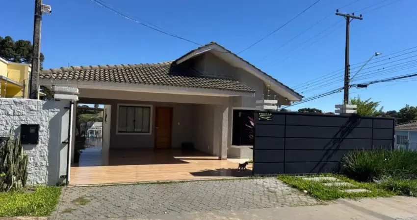 CASA DE ESQUINA SEMI MOBILIADA COM PISCINA NO BAIRRO VILA CARLI