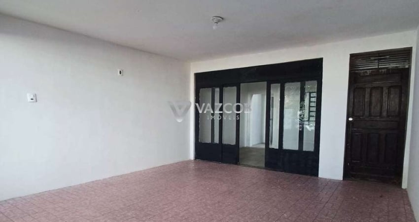 Casa com 03 quartos em São Brás