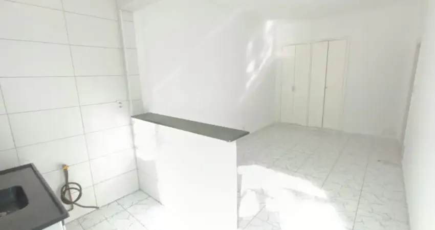 VENDA DE KITNET COM ÁREA DE SERVIÇO (raro)  DE 40m2 COM  1 BANHEIRO, COZINHA / ÁREA DE SERVIÇO ( vaga coletiva insuficiente)NO BAIRRO DO EMBARÉ EM SANTOS-SP