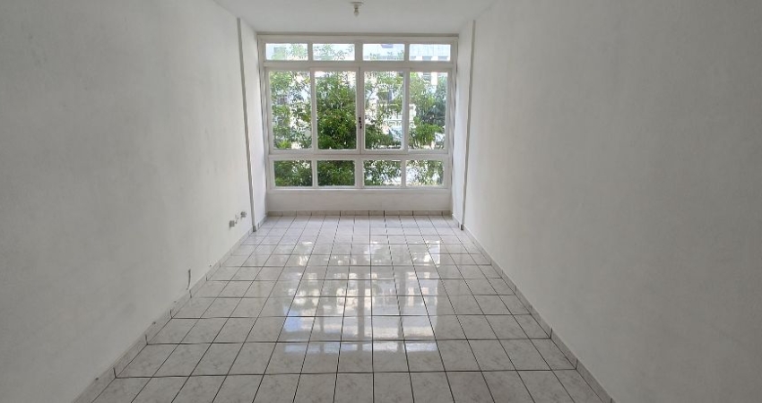 ALUGUEL DE KITNET DE 34m2 COM 1 COPA 1 BANHEIRO E VAGA DE GARAGEM COLETIVA INSUFICIENTE NA PONTA DA PRAIA EM SANTOS-SP