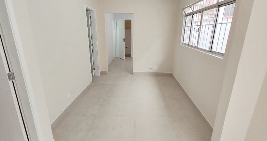ALUGUEL DE CASA TÉRREA TODA REFORMADA DE 120m2 COM 2 SUÍTES E 1 VAGA DE VEÍCULO NO BAIRRO DO BOQUEIRÃO EM SANTOS-SP