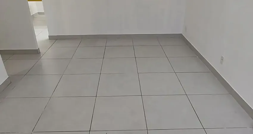 ALUGUEL DE SALA COMERCIAL GRANDE E COM DIVISÓRIA DE 60m2 COM 1 BANHEIRO NO BAIRRO DA APARECIDA EM SANTOS-SP