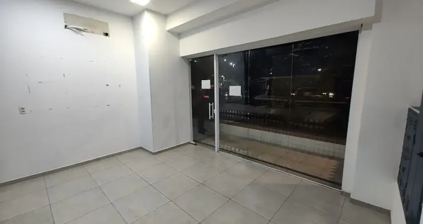 ALUGUEL DE LOJA COMERCIAL DE 100m2 DE FRENTE A PRAIA NO BOQUEIRÃO EM SANTOS - SP