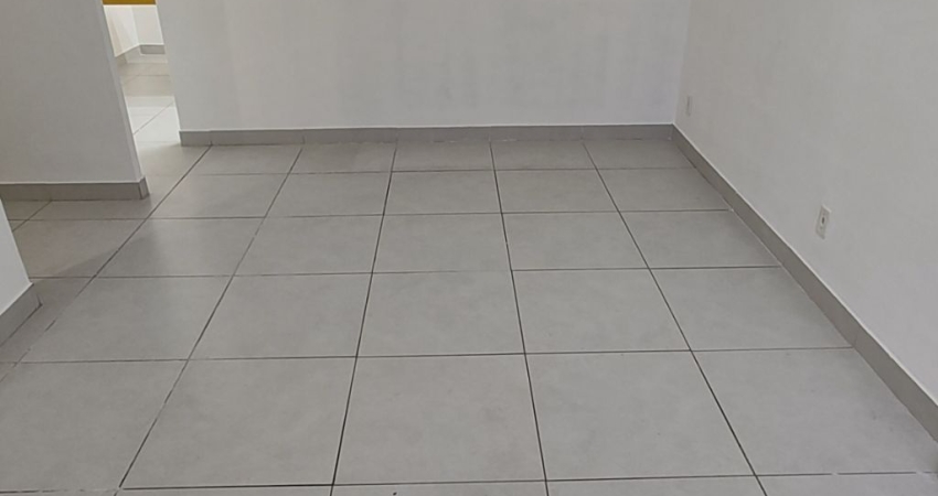 ALUGUEL DE SALA COMERCIAL GRANDE E COM DIVISÓRIA DE 60m2 COM 1 BANHEIRO NO BAIRRO DA APARECIDA EM SANTOS-SP