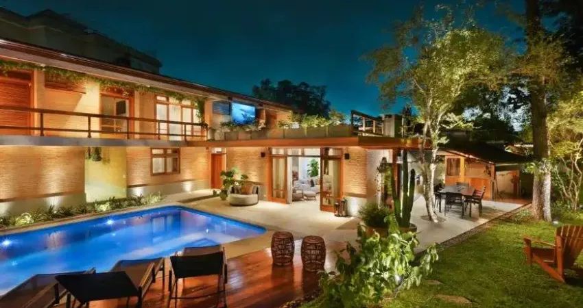 Casa para venda possui 695 metros quadrados com 5 quartos em Alphaville - Santana de Parnaíba - SP