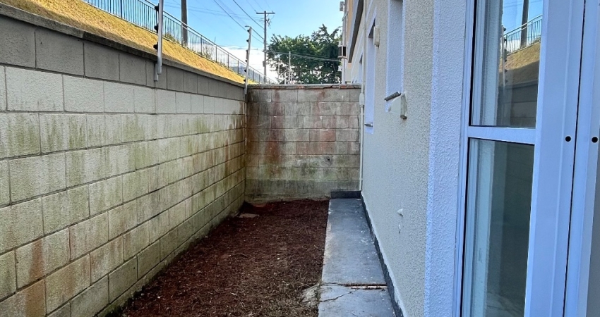 Apartamento térreo com quintal privativo