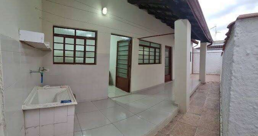 Casa com Edícula para Alugar ou vender em Tremembé– 3 Dorms ,2 Vagas e Sala