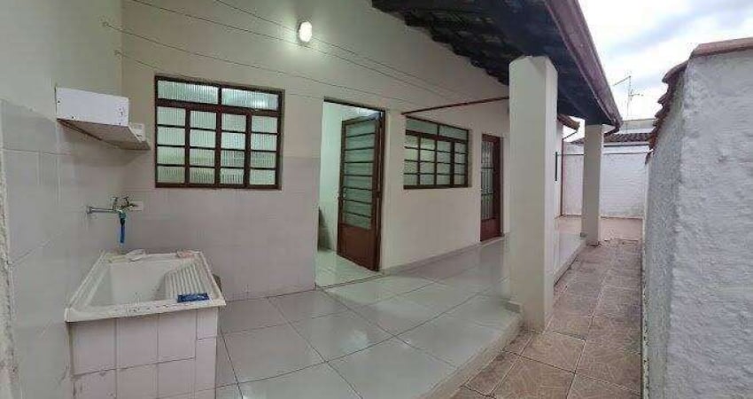 Casa com Edícula para Alugar ou vender em Tremembé– 3 Dorms ,2 Vagas e Sala