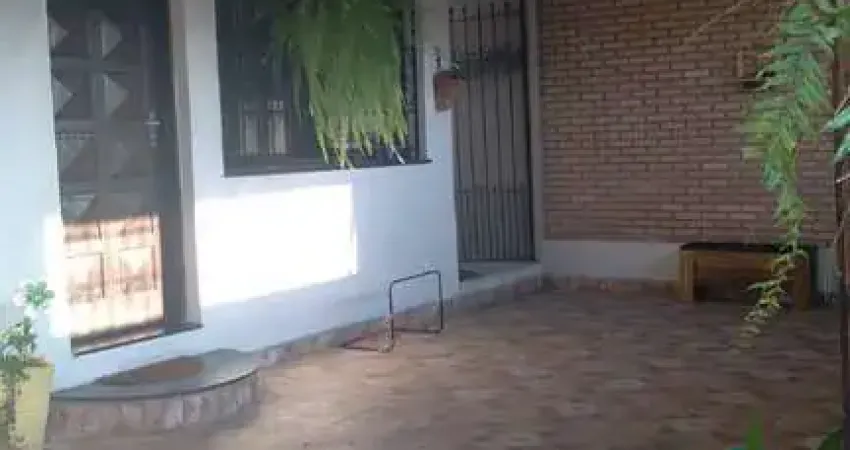 Casa ampla com 4 dormitórios à venda perto do centro de Tremembé -SP
