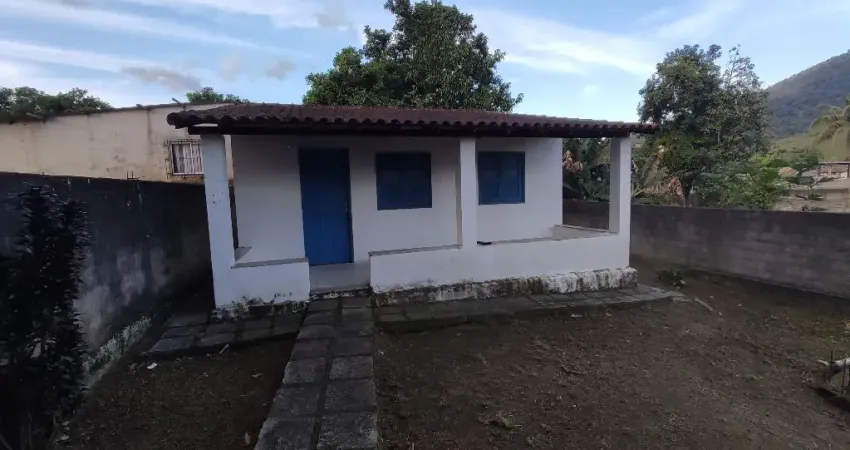 Casa com 3 quartos para alugar na Rua Orílio Pícoli, 000, Segredo, Guapimirim