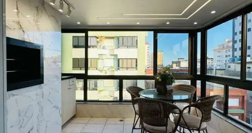 Apartamento à venda de frente para a praça Flávio Boianovisck em Capão da Canoa