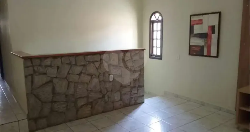 Casa com 3 quartos para alugar na Rua Haydee Dumanjin Mojola, Jardim do Lago, Jundiaí