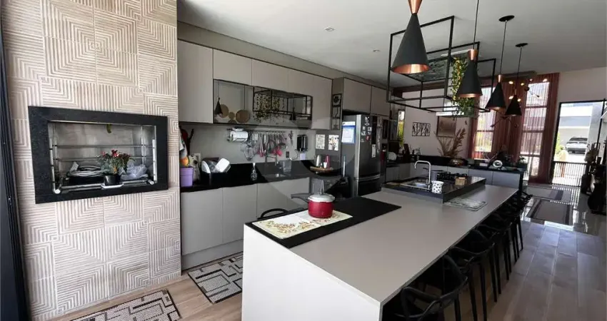 Casa à venda com 3 quartos, sendo 1 suíte, no condomínio Phytus, Itupeva - SP