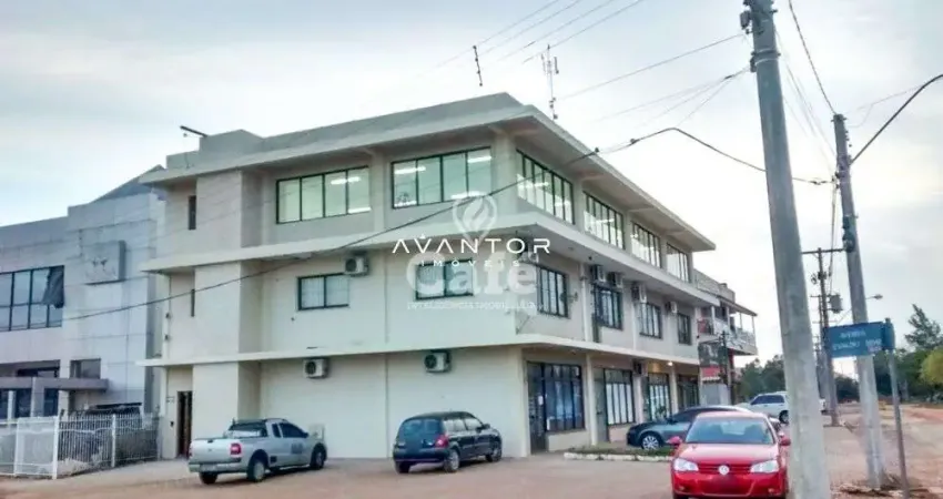 Sala comercial nova, com ótima iluminação.  Imóvel com 4 banheiros.