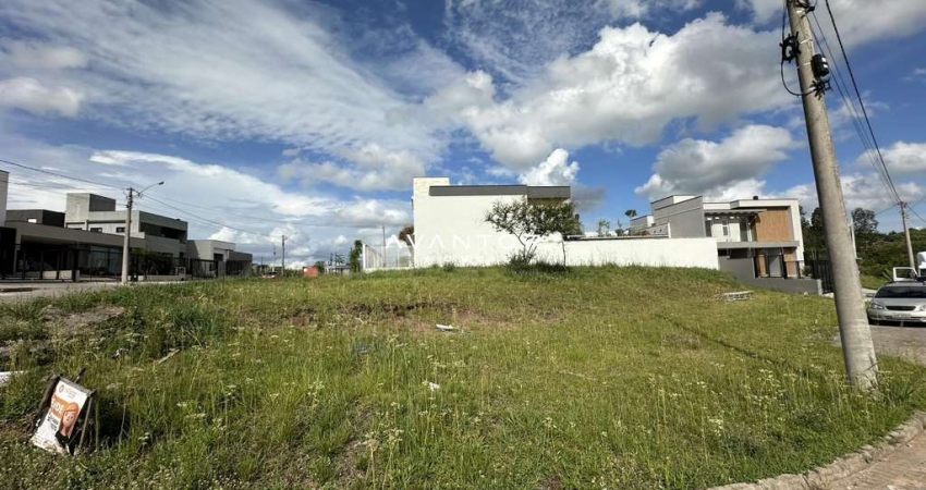 Terreno de esquina com 462m² no Condomínio Terras de Santorini
