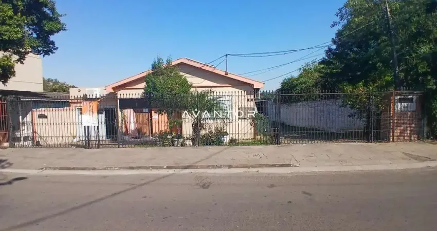 Casa Ampla De 5 Dormitórios, Sala De Estar, 3 Banheiros, Cozinha, Área De Serviç