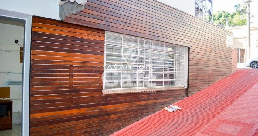 Ótima oportunidade! Sala, central, com banheiro e área de serviço.