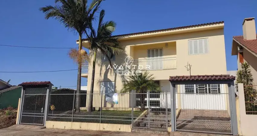 Ampla casa com 6 dormitórios, sendo 2 suítes, pátio e 2 garagens - Camobi, Santa