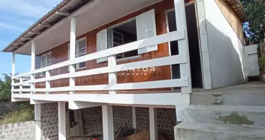 Casa De 4 Dormitórios, Sala Ampla, Banheiro Social, Cozinha, Área de Serviço com