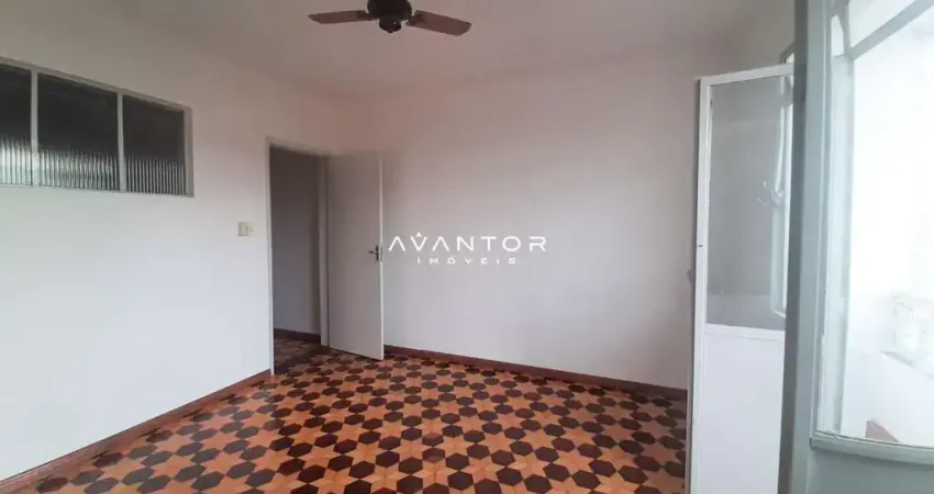 Amplo apartamento bem arejado no centro de Santa Maria-RS.