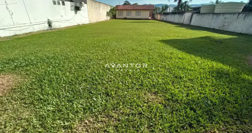 Terreno Amplo De 1300 m² com Casa De 3 Dormitórios, Localizado na BR 158.