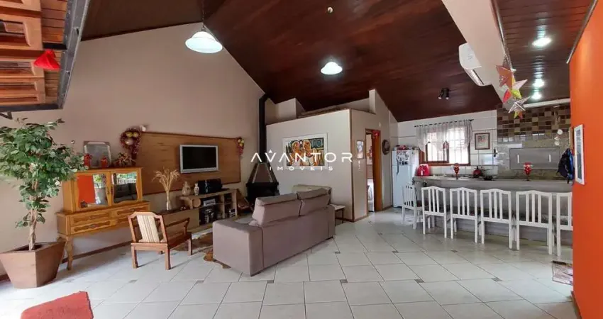 Casa com 4 Dormitórios, 2 vagas cobertas no Bairro Rosário