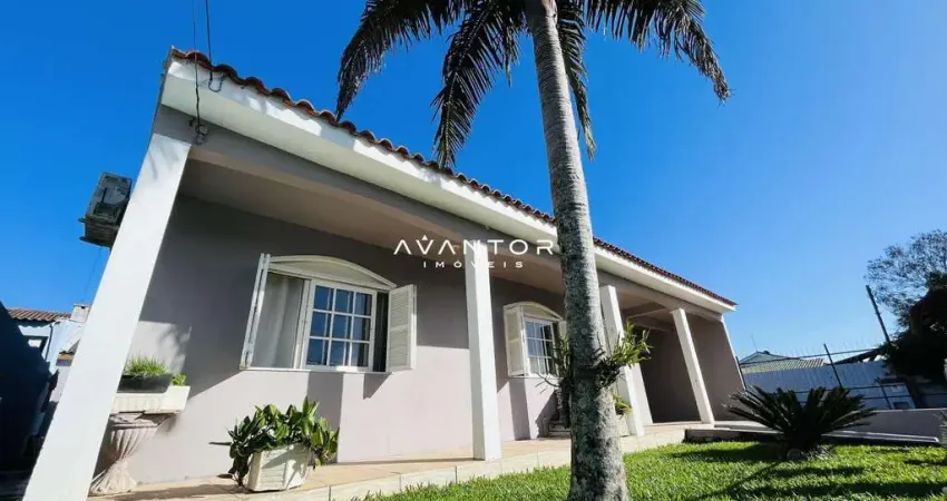 Casa, 4 Dormitórios, 1 Suíte, 2 Vagas, Piscina, Camobi