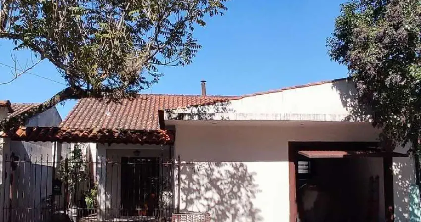 Casa de 03 dormitórios sendo 01 suíte e 03 vaga de garagem
