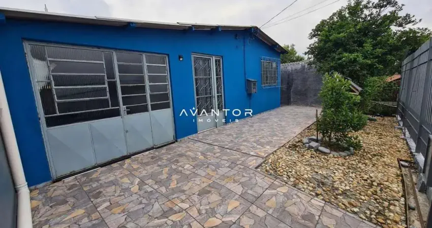 Casa No Bairro Tancredo Neves De 3 Dormitórios, Sala de Estar, Banheiro Social,