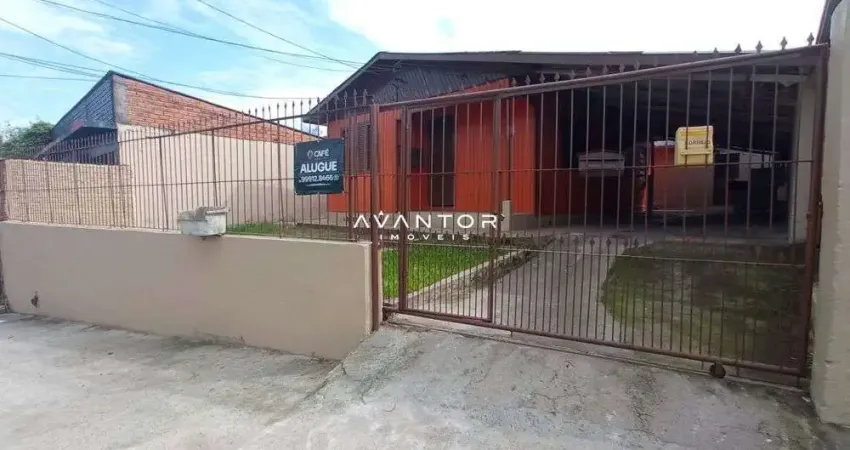 Casa No Bairro Duque De Caxias De 3 Dormitórios, Sala De Estar, Banheiro Social,