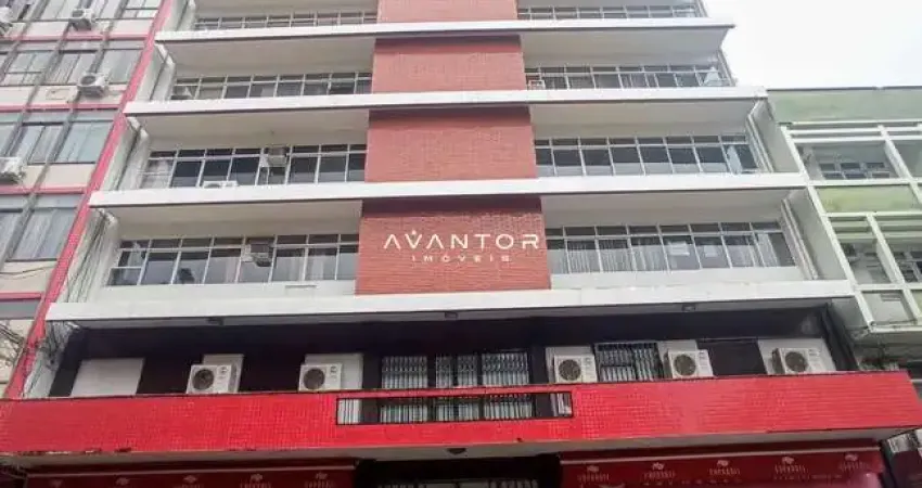 Sala Comercial De 59 m², Possui Escritório e Banheiro. No Centro De Santa Maria.