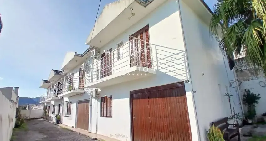 Casa Duplex Em Condomínio De 2 Dormitórios, Sala De Estar, Sala De Jantar, 2 Ban