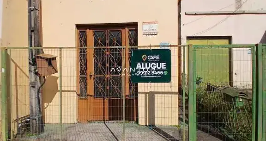 Casa Comercial Ampla Composta Por 4 Salas, Banheiro, Cozinha, Área De Serviço e