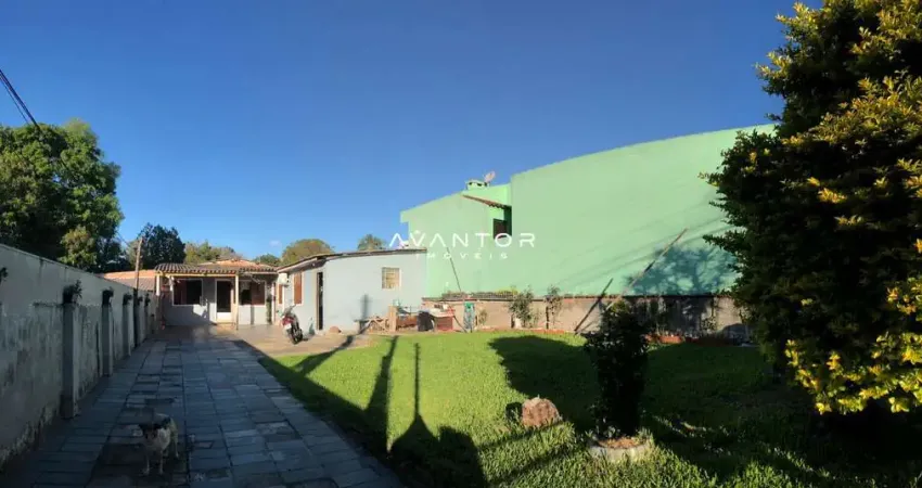 Casa de 3 dormitórios, sala de estar, banheiro social, cozinha, área de serviço,