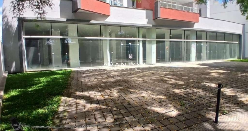 Ampla Loja Comercial De 543 m², Possui 6 banheiros e Estacionamento Na Avenida M