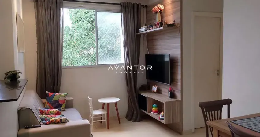 Apartamento semi mobiliado com 2 dormitórios muito bem conservado.