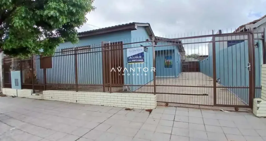 Casa ampla semi mobiliada de 4 dormitórios, sala de estar, 2 banheiros, lareira,