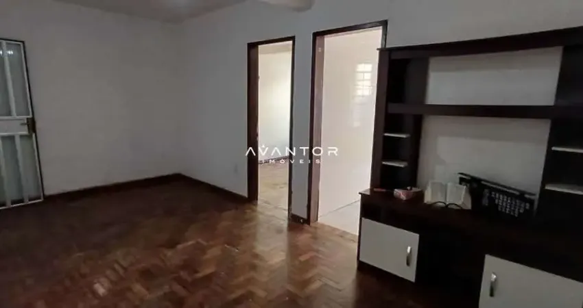Apartamento com 2 dormitórios, pátio e churrasqueira no centro de santa maria.