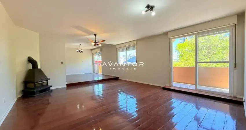 Apartamento amplo com 4 dormitórios, 2 garagens e sacada no centro de santa mari