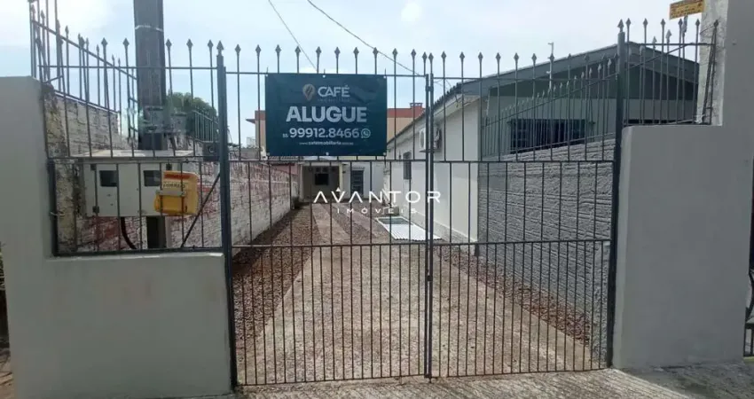 Casa no bairro medianeira de 2 dormitórios, sala ampla, banheiro social, cozinha