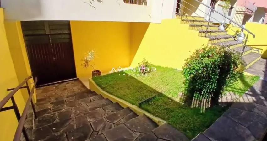 Casa Parte Térrea De 2 Dormitórios, Sala De Estar, Banheiro, Cozinha e Pátio.